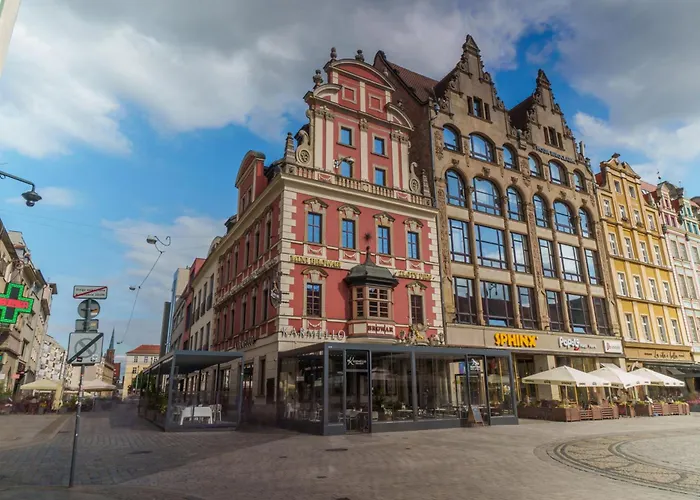 Golden Rooftop Apartment-Oldtown
