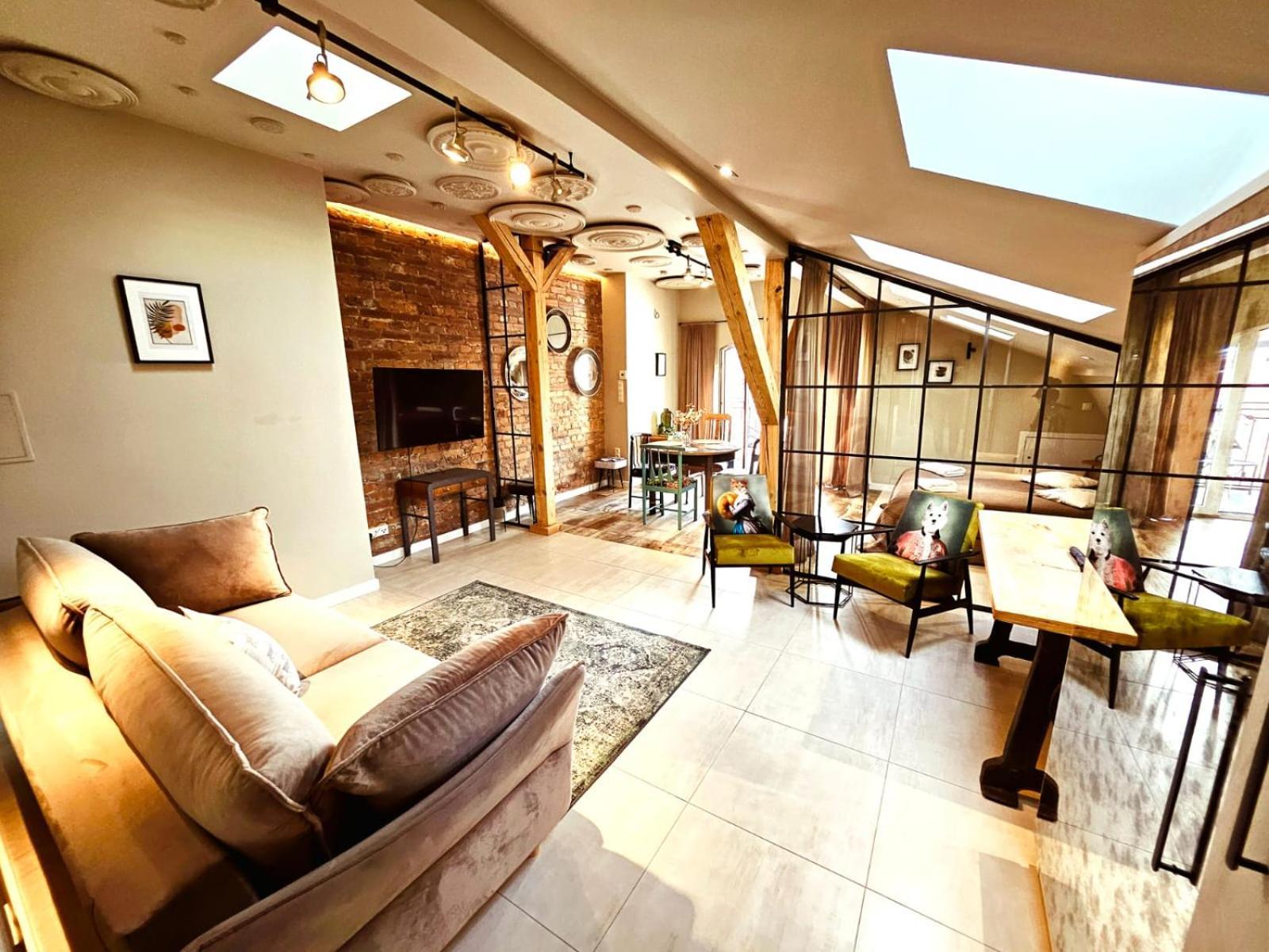 Golden Rooftop Apartment-oldtown *