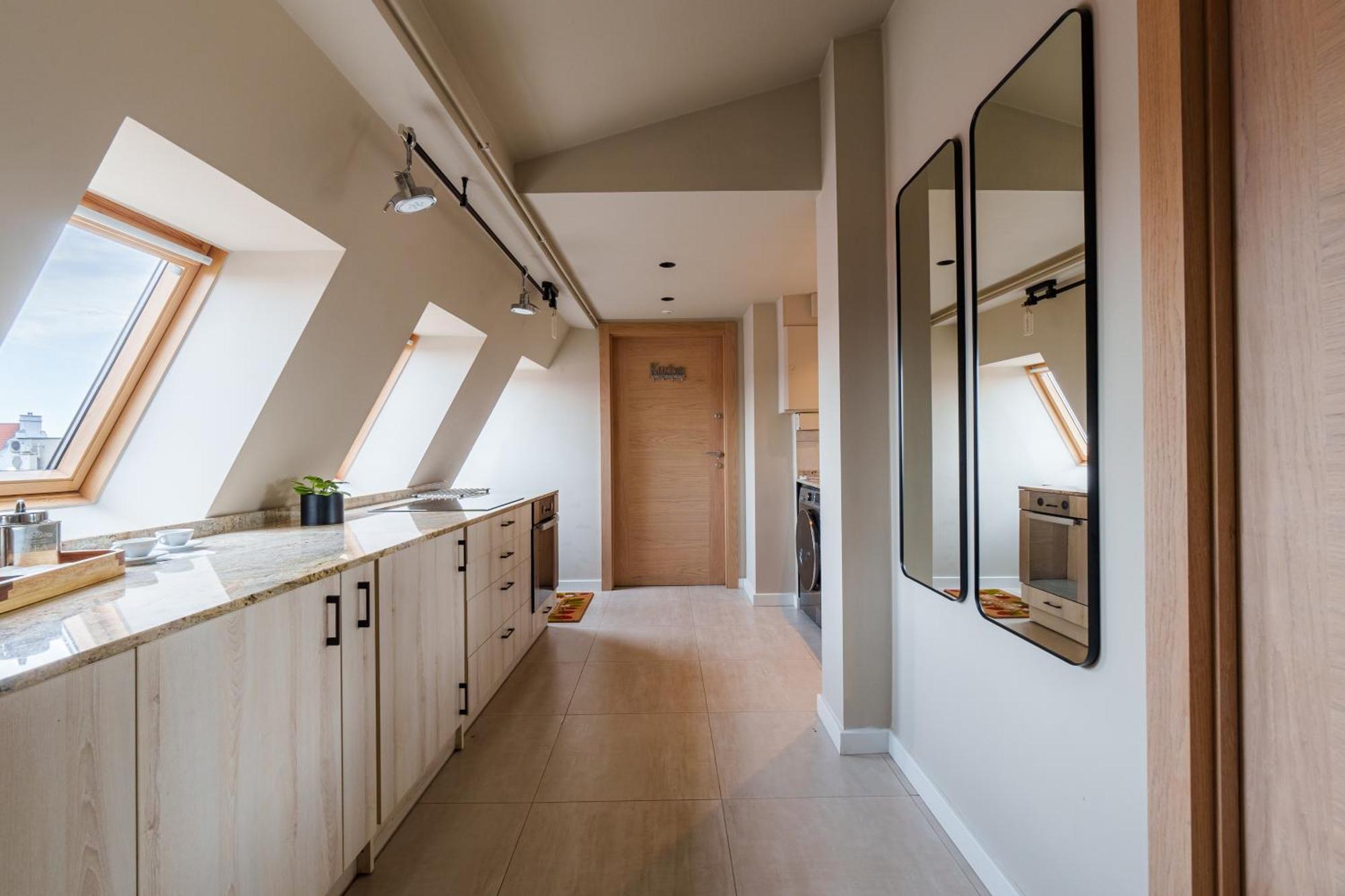 Golden Rooftop Apartment-oldtown