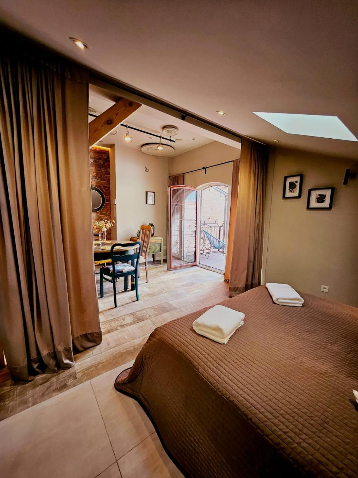 Golden Rooftop Apartment-oldtown Apartment *